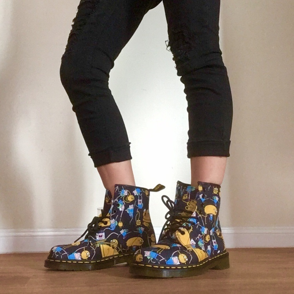 DR. MARTENS ADVENTURE TIME FINN & JAKE 1460 BOOTS